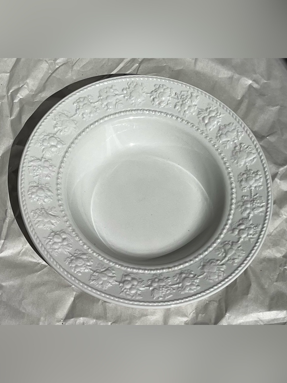 Wedgwood Bowls 9 Inch Festivity Soup Home Large Embossed Fruit Rim 1996